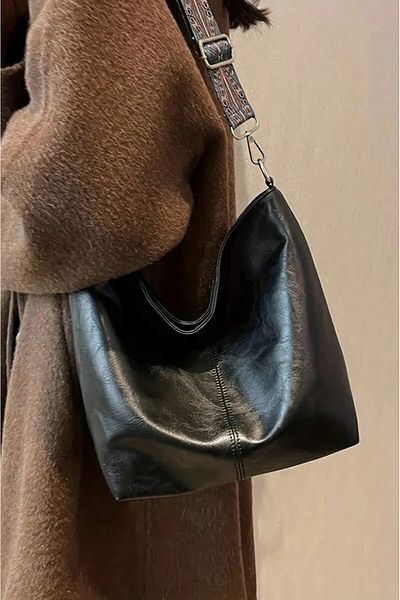 Rimense Black Column Lined Shoulder Bag