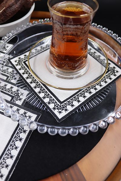 vipceyiz Traditional Square Presentation Napkin (6 pieces)