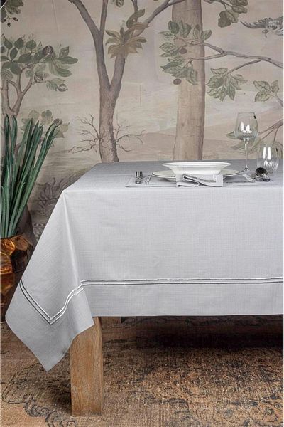 Mikasa Moor مفرش طاولة كارمن رمادي 180x280