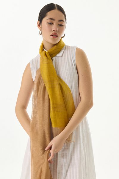FENZA SCARF شال Silvia Yalditz مخطط من الصوف الخردل الحريري