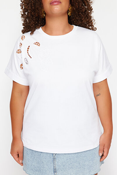 Trendyol Curve Tricou de bază 100% bumbac - Detaliu broderie albă TBBSS24BF00055