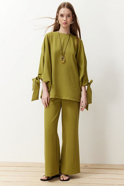 Trendyol Modest Green Bat Sleeve Woven Aerobin Tunika-Pants Set TCTSS23US00043