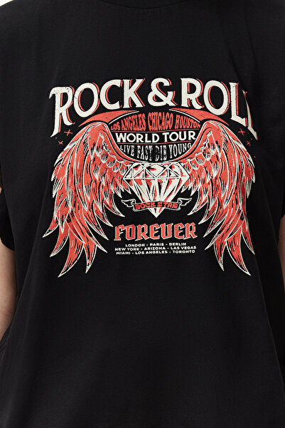 Trendyol Collection Černé 100% bavlna s potištěným tylovým volánem Detailní střih Regular/Normal Fit Pletené tričko TWOSS24TS00191