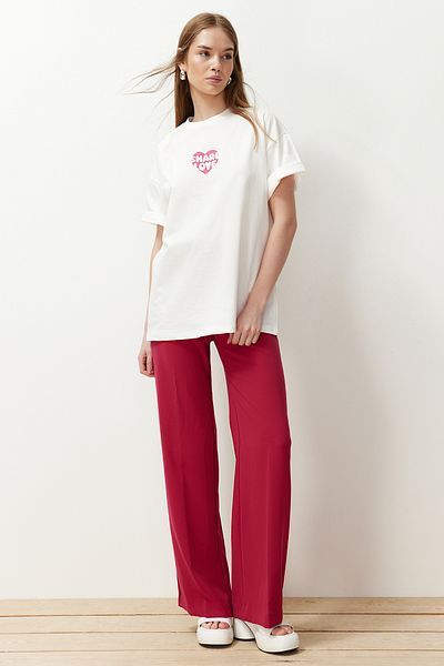 Trendyol Collection Ecrufarbenes, übergroßes/bequem geschnittenes Strick-T-Shirt aus 100 % Baumwolle auf der Rückseite und der Vorderseite mit Herzmuster TWOSS24TS00236