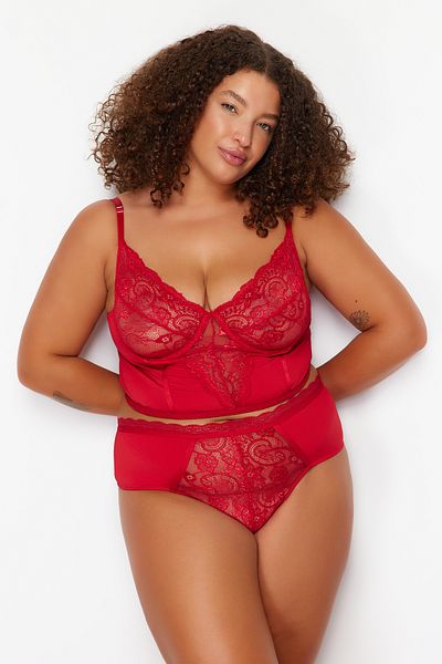 Trendyol Curve Detaillierte Bustier-Höschen-Unterwäsche-Sets mit roter Spitze TBBSS23DG00000