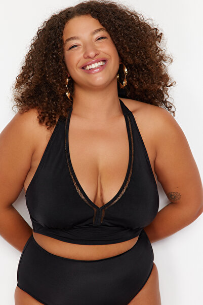 Trendyol Curve Black V-Neck Covered Bikini Top TBBSS24CT00014