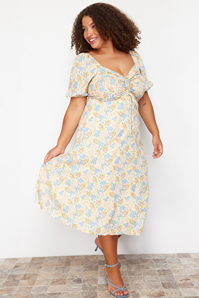Trendyol Curve Vícebarevné tkané šaty s květinovým vzorem TBBSS23AH00091