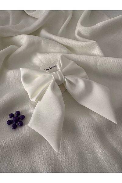 Umayto Women's White Bow Buckle