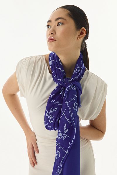 FENZA SCARF Saks Μπλε βαμβακερό σάλι - Μοτίβο μούρο τριαντάφυλλο