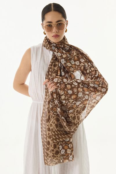 FENZA SCARF Памучен шал в цвят кафе - Модел BLOOM PLUMERIA
