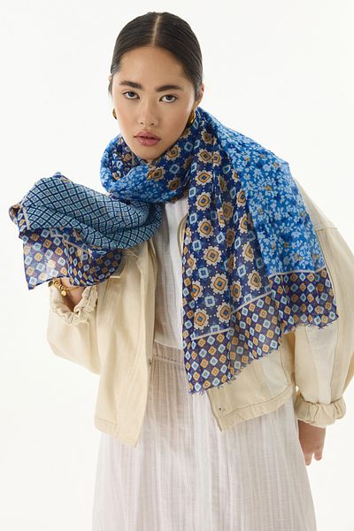 FENZA SCARF Şal din bumbac albastru cu model floral geometric violent