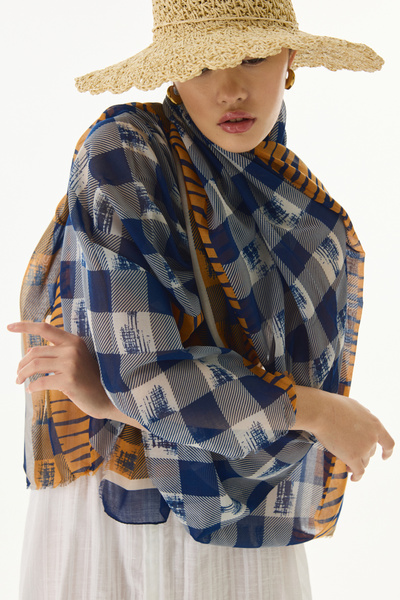 FENZA SCARF شال من القطن البرتقالي بنمط مكعب لولو