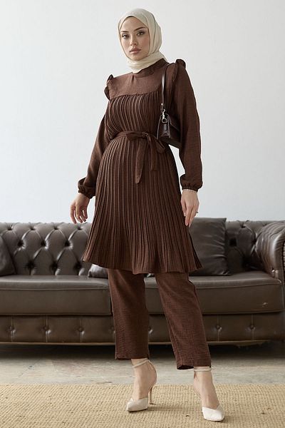 InStyle Front Pleated Ruffle Detail Set - Bitter Brown