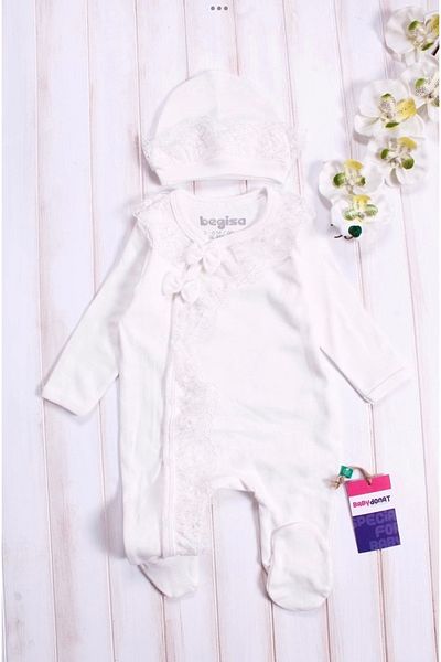 Bebeğin 50 Tonu Baby girl's guipure ruffled 2-piece jumpsuit with hat and lace embroidery detail, booties and snaps.
