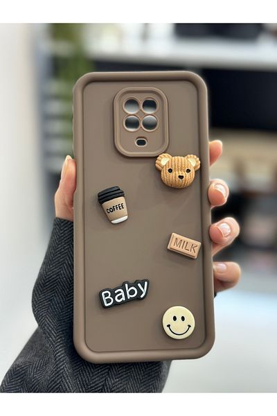 Go Aksesuar جراب سيليكون متوافق مع هاتف Xiaomi Redmi Note 9s - Redmi Note 9 Pro بتصميم شوكولاتة للأطفال مع لعبة