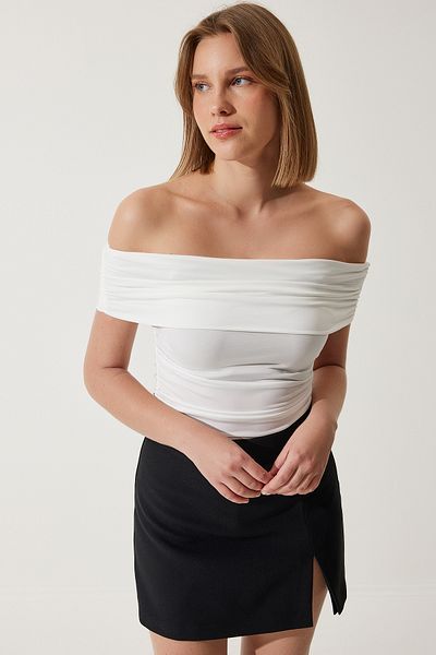 Happiness İstanbul Weiße, geraffte Sandy-Bluse für Damen mit offenen Schultern TO00132