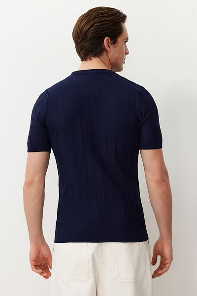 Trendyol Collection Sötétkék karcsúsított pamut nyakú alap kötöttáru póló TMNSS24TS00250