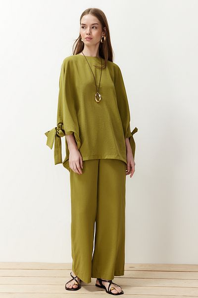 Trendyol Modest Green Bat Sleeve Woven Aerobin Tunika-Pants Set TCTSS23US00043