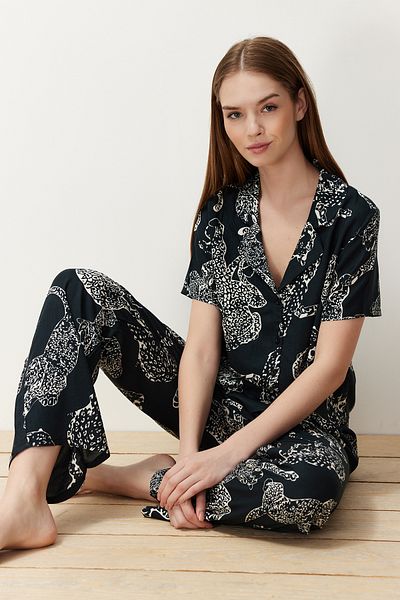 Trendyol Collection Sada pyžama z viskózového tkaného antracitového tygra Thmss24Pt00289