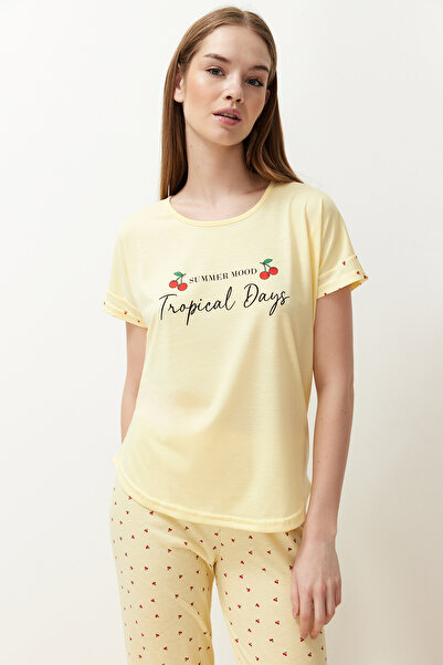 Trendyol Collection Sada pleteného pyžama se vzorem žluté třešně THMSS24PT00367