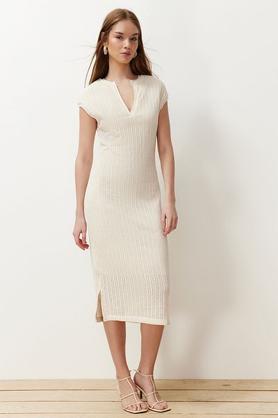 Trendyol Collection Ecrufarbenes Etuikleid in Strickoptik mit Schlitz, gefüttert, einfarbig, Maxi-Bleistiftkleid aus flexiblem Strick TWOSS24EL00573