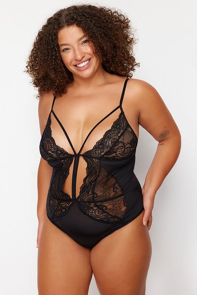 Trendyol Curve Schwarzer Spitzen-Body mit Details TBBSS23CS00000