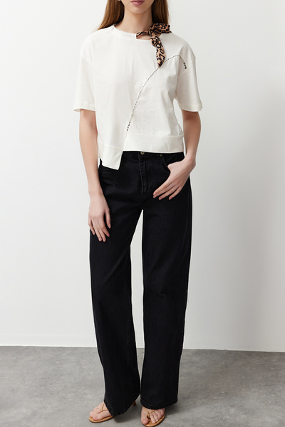 Edit by Trendyol Tricou alb din bumbac gros, cu leopard, cu detaliu tricotat, cu gât cu șnur TEDSS24TS00001