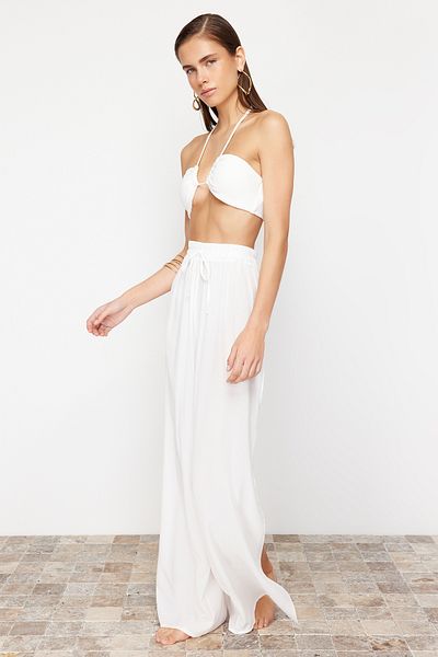 Trendyol Collection Gewebte Hose mit Schlitz in Ecru TBESS24PL00013