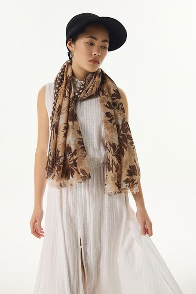 FENZA SCARF Σάλι με φλοράλ βαμβακερό σχέδιο Grace καφέ