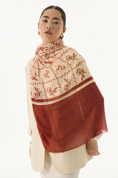 FENZA SCARF BERRY ROSE ΣΧΕΔΙΟ ΚΑΡΑΜΕΛΑ-ΚΡΕΜ ΒΑΜΒΑΚΙ ΣΑΛΙ