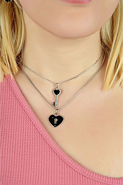 EUROMODA Black Heart Designed 2-Piece Chain Necklace Earring and Bracelet Set