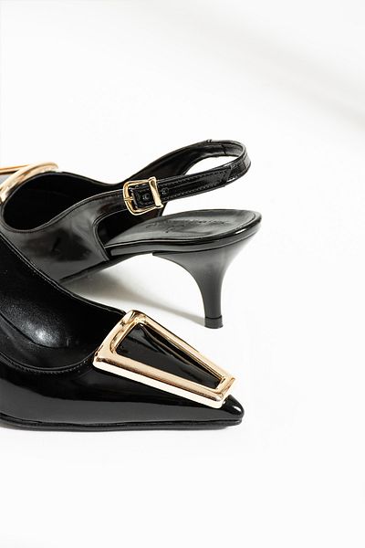İnan Ayakkabı Woman's Black Patent Leather Buckle Detailed High Heeled Shoe (6.5 CM HEEL HEIGHT)