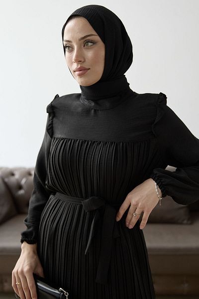 InStyle Pleated Front Ruffle Detail Set - Black