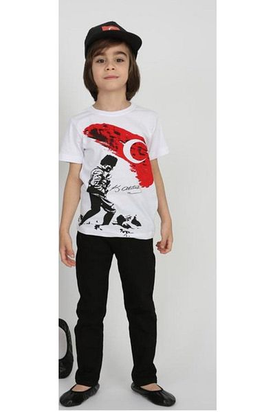 Haba Boy's T-shirt and Pants Set on April 23, October 29