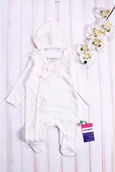 Bebeğin 50 Tonu Baby girl's guipure ruffled 2-piece jumpsuit with hat and lace embroidery detail, booties and snaps.
