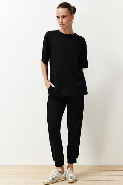 Trendyol Collection Fekete kocogó blúz és nadrág szett - Crewneck, rövid ujjú - TWOSS24AU00120