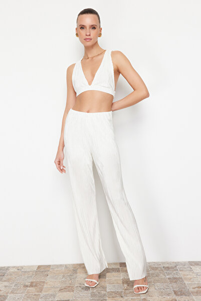 Trendyol Collection Bílé strečové pletené kalhoty s plisovanou podšívkou TWOSS24PL00033