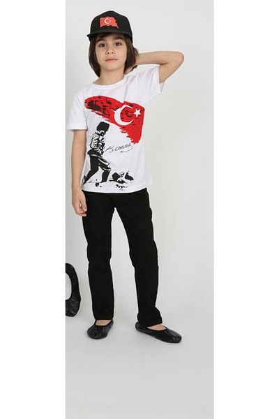 Haba Boy's T-shirt and Pants Set on April 23, October 29