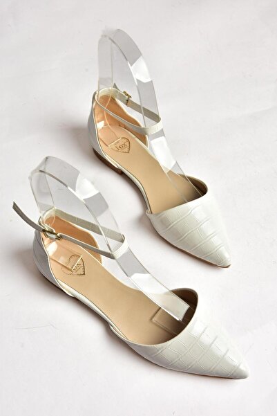 Fox Shoes S726299711 Bílé dámské baleríny s krokodýlím potiskem