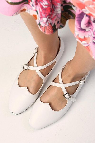 Mio Gusto Dafne White Color Blunt Toe Women's Flat Shoes