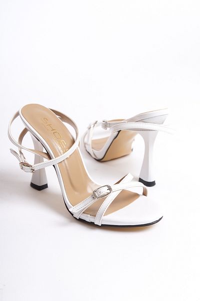 Moda Değirmeni Pantofi cu toc pentru femei cu cureaua la gleznă din piele lăcuită albă BG1116-119-0008