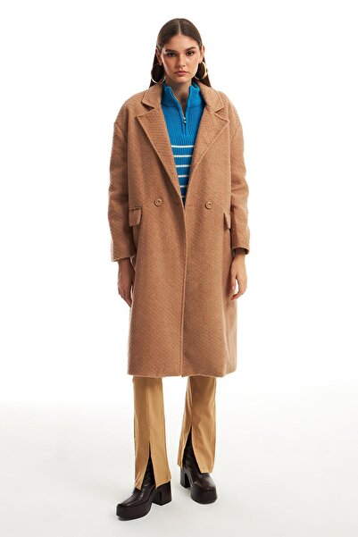 Quzu Λεπτομερές παλτό με ανάγλυφη τσέπη Μπεζ