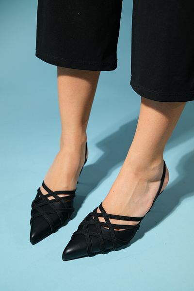 LuviShoes حذاء MARCH نسائي ذو كعب رفيع باللون الأسود