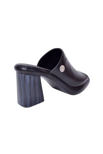 Mammamia D24YT-2255 Μαύρες γυναικείες δερμάτινες παντόφλες με τακούνι