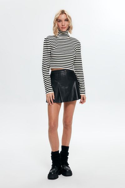 Quzu Pleat Detailed Pocketed Mini Leather Skirt Black