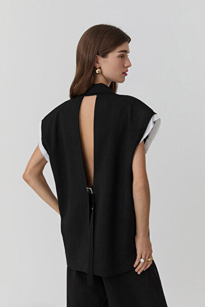 Quzu Černá vesta Garni s detailním zadním střihem