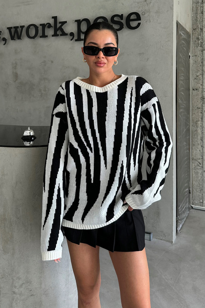 MODAGEN Women's Black and White Zebra Oversize Knitwear Sweater