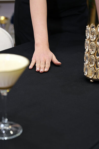 sevilya Dream 8 Piece Table Cloth Set (Salon Table Cloth, Runner, 6-Piece Napkin)