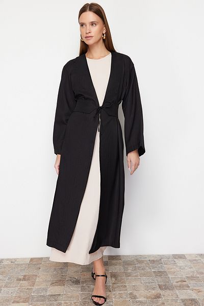 Trendyol Modest Schwarzer gewebter Kimono und Kaftan in Leinenoptik mit Bindedetail an der Taille TCTSS24KK00001