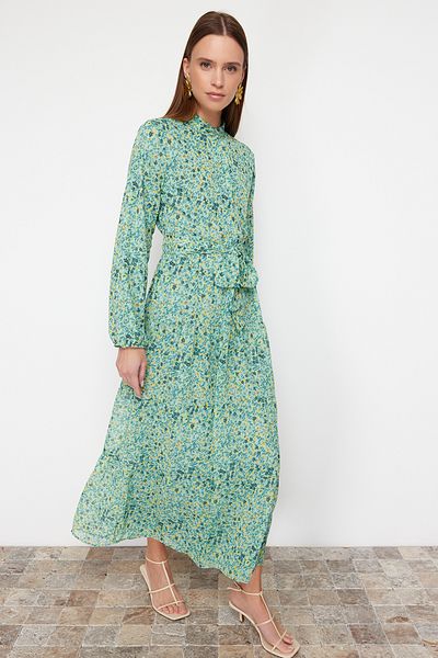 Trendyol Modest Smaragdgrünes gemustertes, gefüttertes Chiffon-Kleid mit Gürtel, Stehkragen und Futter TCTSS21EL3346